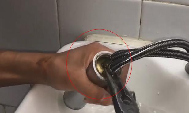衛(wèi)生間臺盆水龍頭拆卸圖解，6張步驟大圖帶你全程拆卸！
