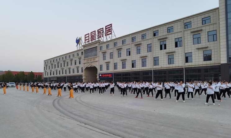 勝管曹縣運營中心為弘揚全民健身運動，竟組建了一支“400人舞團”