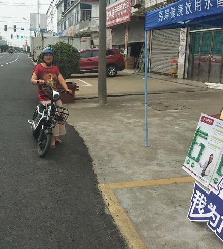 龍勝管海安運(yùn)營(yíng)中心助力“一盔一帶”,贈(zèng)千頂安全盔以踐行社會(huì)責(zé)任 龍勝管海安運(yùn)營(yíng)中心助力“一盔一帶”,贈(zèng)千頂安全盔以踐行社會(huì)責(zé)任