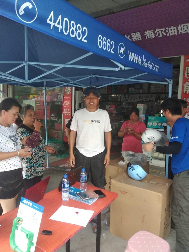 龍勝管海安運(yùn)營(yíng)中心助力“一盔一帶”,贈(zèng)千頂安全盔以踐行社會(huì)責(zé)任 龍勝管海安運(yùn)營(yíng)中心助力“一盔一帶”,贈(zèng)千頂安全盔以踐行社會(huì)責(zé)任