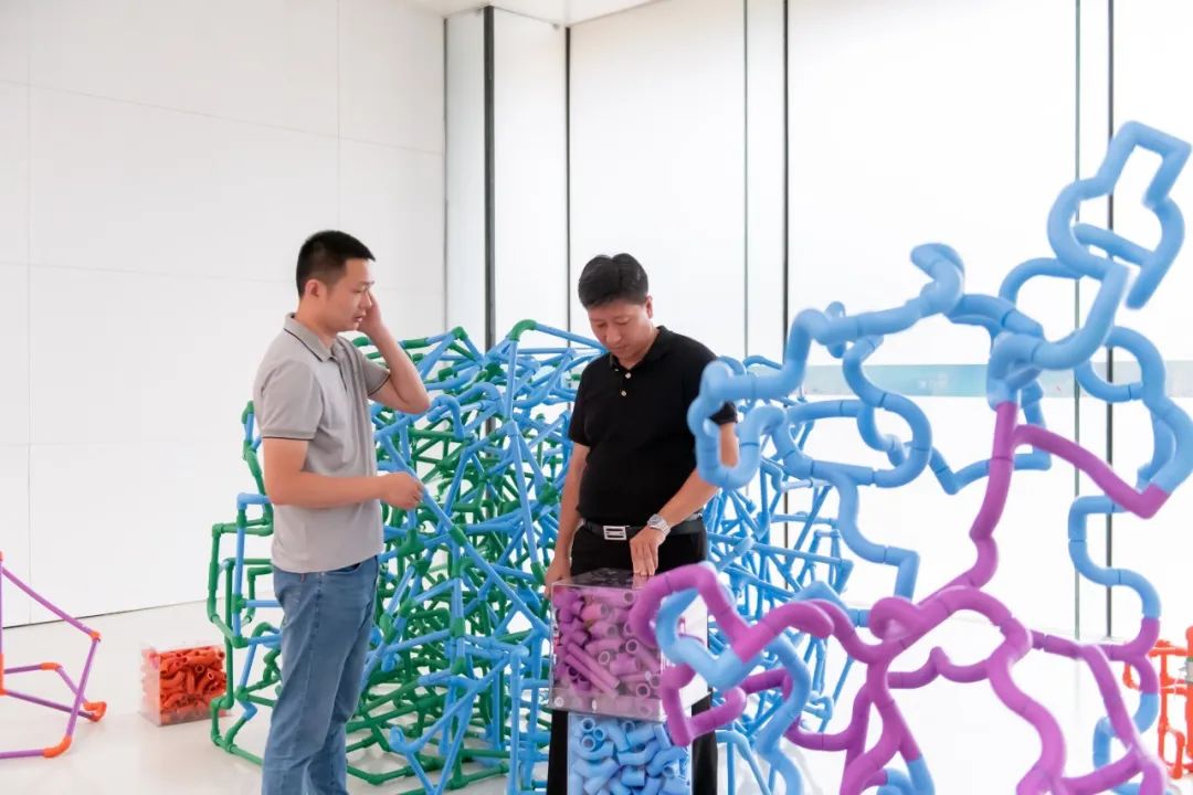 來雙奧館看龍勝管在“Colourful Cube”的藝術(shù)美學(xué)吧! 來雙奧館看龍勝管在“Colourful Cube”的藝術(shù)美學(xué)吧!